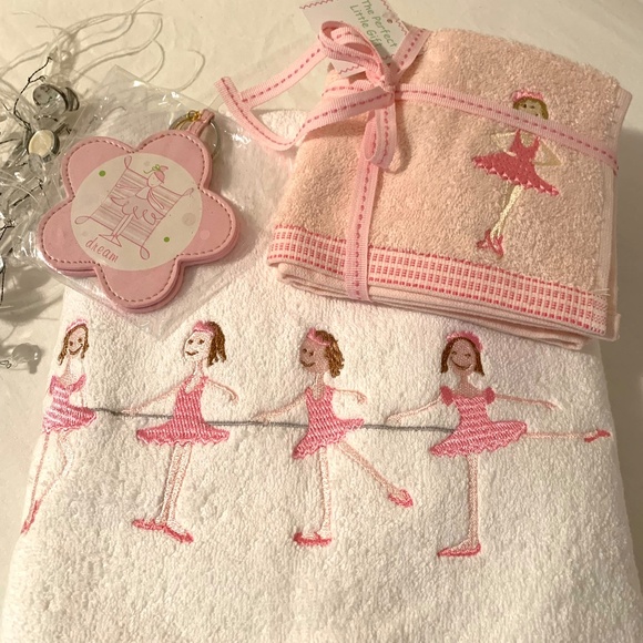 Akova Kids Ballet Bath & Face Towel Set With Photo/ Mirror Keychain - Picture 2 of 14